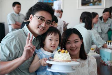 慶祝“六一”做蛋糕活動(dòng)